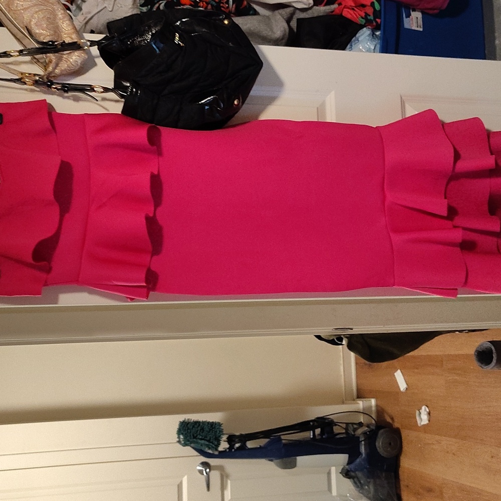 Sleeveless pink ruffle dress